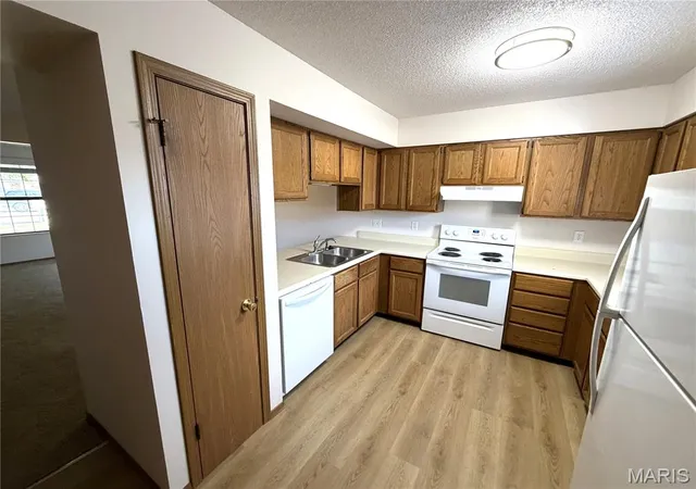 Photo 2 of Townhouse for sale at 409 Donna Dr, O Fallon, IL 62269 | MLS# MIS26059350 | Listing updated on 2026-09-16