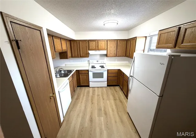 Photo 3 of Townhouse for sale at 409 Donna Dr, O Fallon, IL 62269 | MLS# MIS26059350 | Listing updated on 2026-09-16