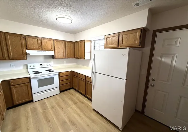 Photo 3 of Townhouse for sale at 409 Donna Dr, O Fallon, IL 62269 | MLS# MIS26059350 | Listing updated on 2026-09-16