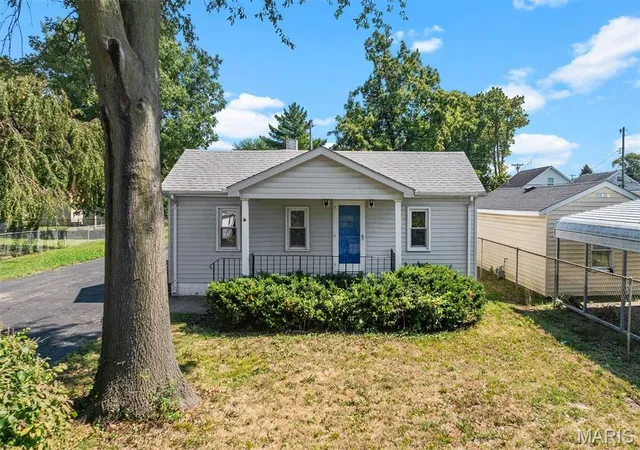 Single family home for sale at 128 Voight Pl, Granite City, IL 62040 | MLS# MIS26059370