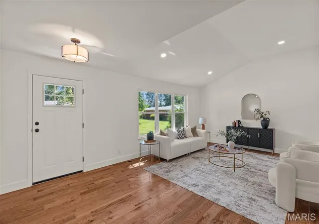 Photo 3 of Single family home for sale at 9831 Sundown Sq, Saint Louis, MO 63141 | MLS# MIS26059417 | Listing updated on 2026-09-17
