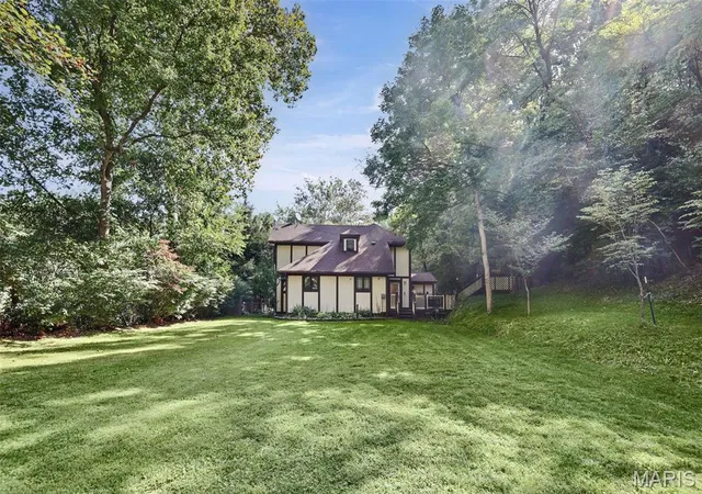 Photo 2 of Single family home for sale at 10 Knob Hl Ct, Fairview Heights, IL 62208 | MLS# MIS26059422 | Listing updated on 2026-09-23