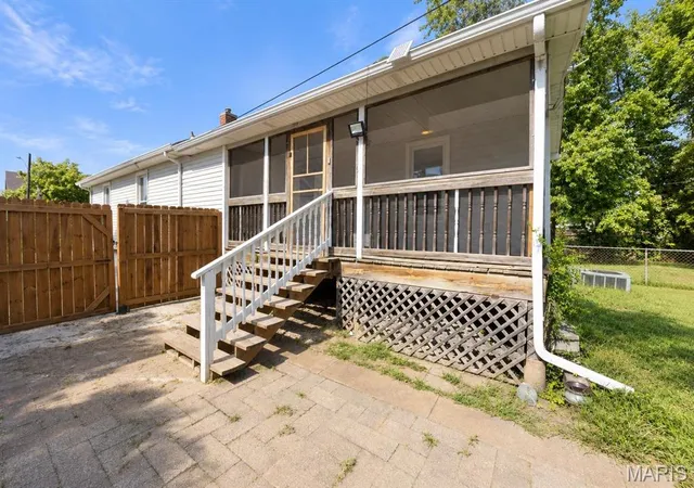 Photo 4 of Single family home for sale at 2440 Iowa St, Granite City, IL 62040 | MLS# MIS26059447 | Listing updated on 2026-09-20