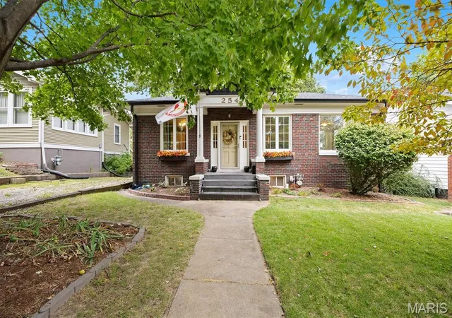 Photo 3 of Single family home for sale at 254 Coventry Pl, Edwardsville, IL 62025 | MLS# MIS26059461 | Listing updated on 2026-09-29