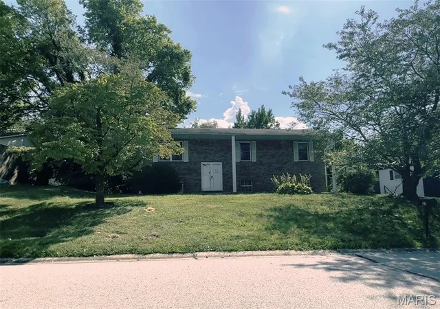 Photo 3 of Single family home for sale at 27 Matterhorn Dr, Glen Carbon, IL 62034 | MLS# MIS26059499 | Listing updated on 2026-09-18