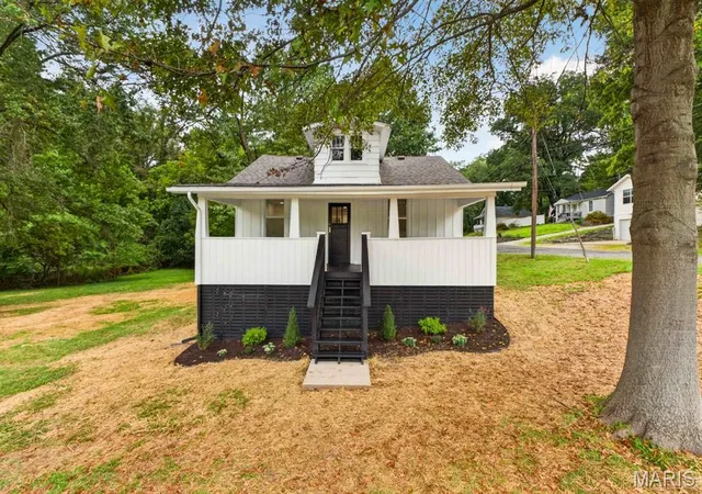 Photo 1 of Single family home for sale at 501 Jefferson St, Edwardsville, IL 62025 | MLS# MIS26059505 | Listing updated on 2026-09-16