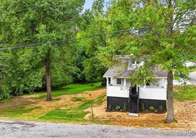 Photo 2 of Single family home for sale at 501 Jefferson St, Edwardsville, IL 62025 | MLS# MIS26059505 | Listing updated on 2026-09-16