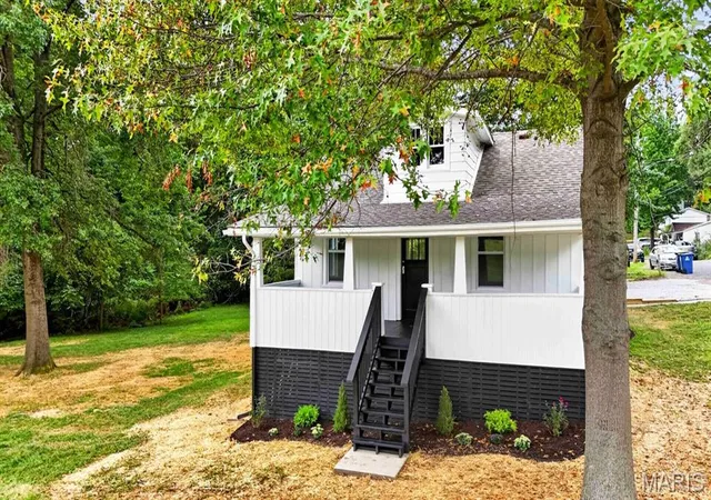 Photo 3 of Single family home for sale at 501 Jefferson St, Edwardsville, IL 62025 | MLS# MIS26059505 | Listing updated on 2026-09-16