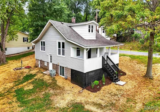 Photo 4 of Single family home for sale at 501 Jefferson St, Edwardsville, IL 62025 | MLS# MIS26059505 | Listing updated on 2026-09-16