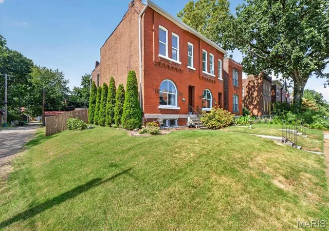 Photo 2 of Single family home for sale at 2141 Oregon Ave, Saint Louis, MO 63104 | MLS# MIS26059567 | Listing updated on 2026-09-17