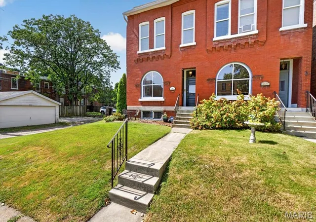 Photo 3 of Single family home for sale at 2141 Oregon Ave, Saint Louis, MO 63104 | MLS# MIS26059567 | Listing updated on 2026-09-17