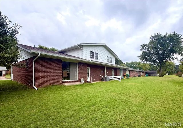 Photo 3 of Townhouse for sale at 102/104 Liberty Dr, Belleville, IL 62226 | MLS# MIS26059668 | Listing updated on 2026-09-18