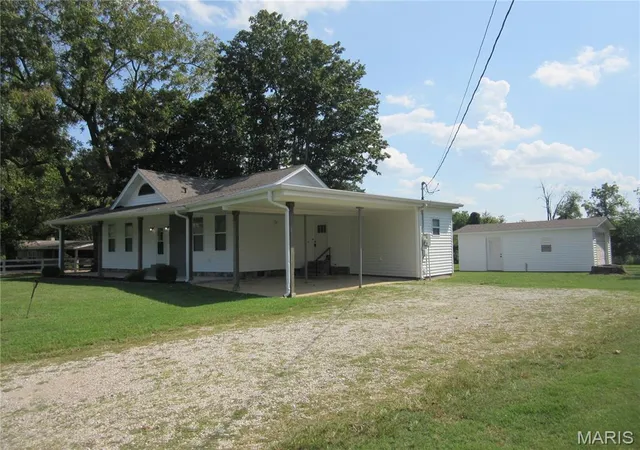 Single family home for sale at 2744 Barron Rd, Poplar Bluff, MO 63901 | MLS# MIS26059678