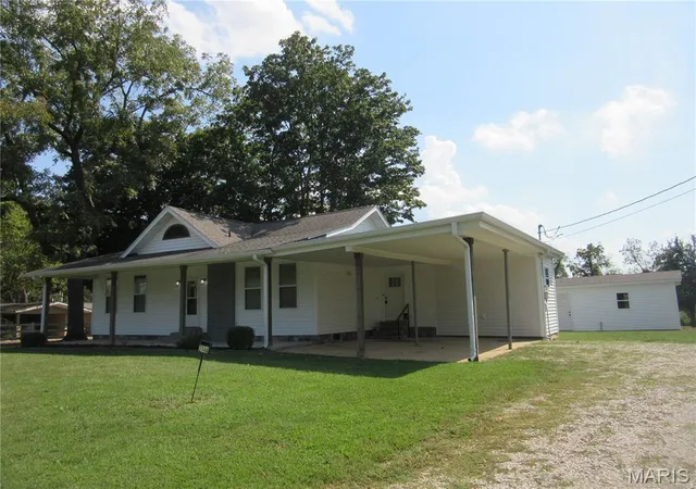 Photo 2 of Single family home for sale at 2744 Barron Rd, Poplar Bluff, MO 63901 | MLS# MIS26059678 | Listing updated on 2026-09-17