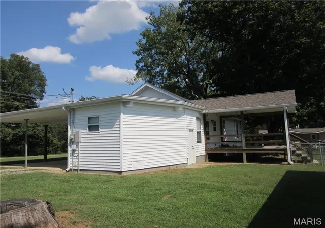 Photo 3 of Single family home for sale at 2744 Barron Rd, Poplar Bluff, MO 63901 | MLS# MIS26059678 | Listing updated on 2026-09-17