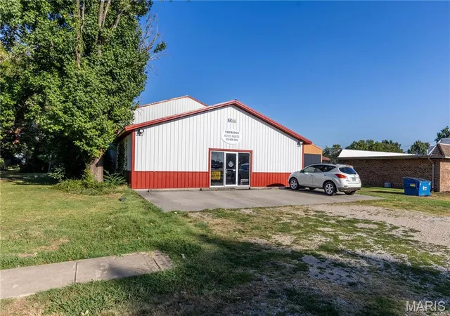 Photo 2 of Single family home for sale at 612 W Oak St, Dexter, MO 63841 | MLS# MIS26059719 | Listing updated on 2026-09-16