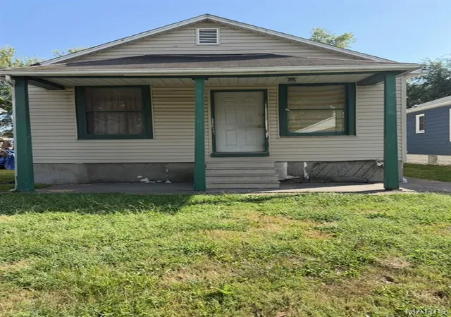 Photo 1 of Single family home for sale at 2216 Lincoln Ave, Granite City, IL 62040 | MLS# MIS26059738 | Listing updated on 2026-09-19