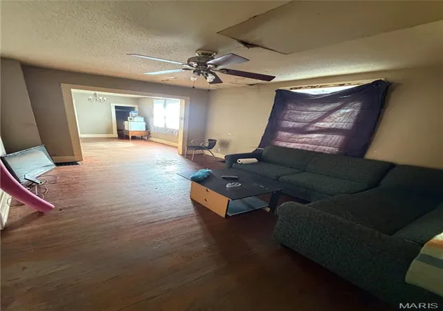 Photo 3 of Single family home for sale at 2216 Lincoln Ave, Granite City, IL 62040 | MLS# MIS26059738 | Listing updated on 2026-09-19