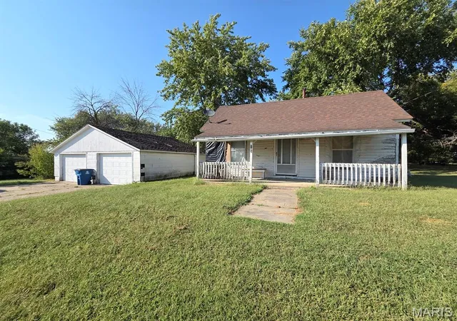 Photo 2 of Single family home for sale at 202 W Canton St, Lewistown, MO 63452 | MLS# MIS26059857 | Listing updated on 2026-09-24