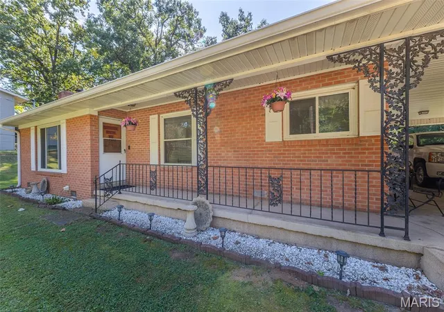 Photo 2 of Single family home for sale at 1800 W Harper St, Poplar Bluff, MO 63901 | MLS# MIS26059880 | Listing updated on 2026-09-17