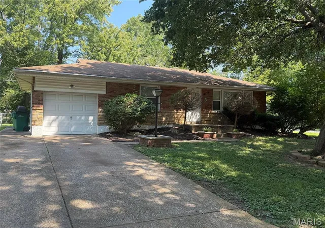 Photo 1 of Sale Pending at 1283 Mead Dr, Saint Louis, MO 63137 | MLS# MIS26059903 | Listing updated on 2026-09-21