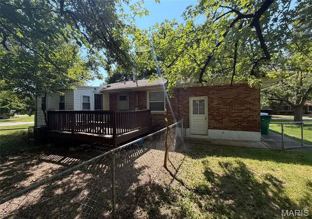 Photo 2 of Sale Pending at 1283 Mead Dr, Saint Louis, MO 63137 | MLS# MIS26059903 | Listing updated on 2026-09-21