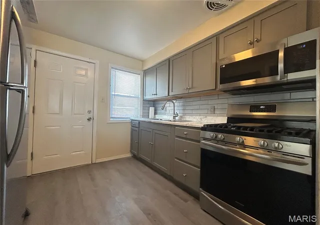 Photo 2 of Single family home for sale at 6000 Cascade Dr, Saint Louis, MO 63134 | MLS# MIS26059906 | Listing updated on 2026-09-18