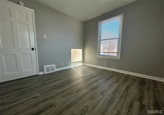 Photo 4 of Single family home for sale at 6000 Cascade Dr, Saint Louis, MO 63134 | MLS# MIS26059906 | Listing updated on 2026-09-18