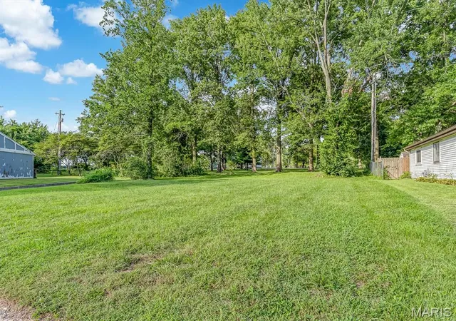 Photo 2 of Sale Pending at 49 Scarlet Dr, Belleville, IL 62220 | MLS# MIS26059908 | Listing updated on 2026-10-01