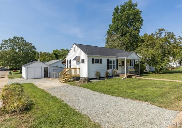 Photo 2 of Single family home for sale at 622 E College St, Farmington, MO 63640 | MLS# MIS26059930 | Listing updated on 2026-09-18