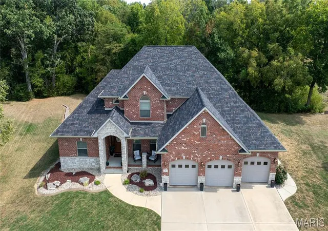 Photo 3 of Single family home for sale at 61 Woodcrest Dr, Bethalto, IL 62010 | MLS# MIS26059955 | Listing updated on 2026-09-18