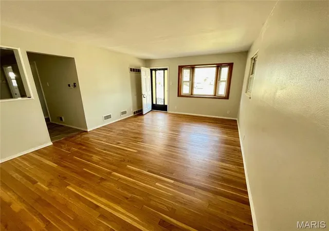 Photo 3 of Single family home for sale at 510 Wishaw Ct, Saint Louis, MO 63137 | MLS# MIS26059988 | Listing updated on 2026-10-05