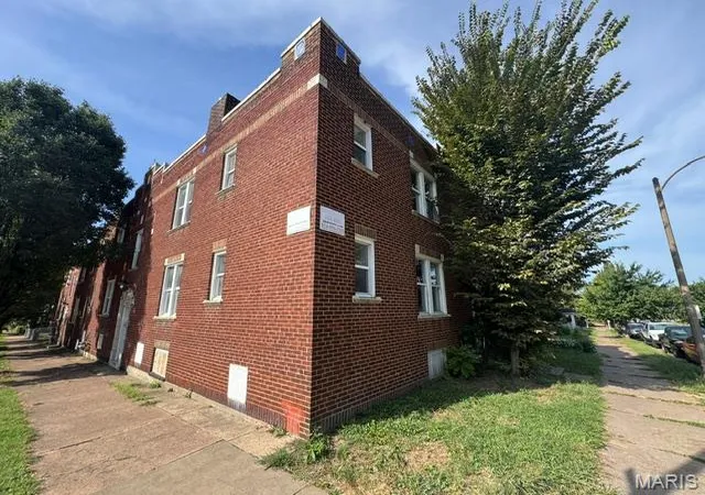 Photo 3 of Multi family home for sale at 2902 Miami St, Saint Louis, MO 63118 | MLS# MIS26060000 | Listing updated on 2026-09-16