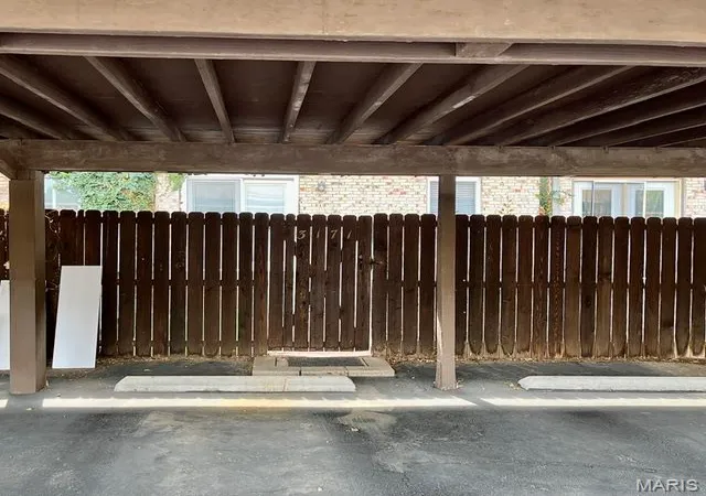 Photo 4 of Townhouse for sale at 3171 Carefree Ln, Florissant, MO 63033 | MLS# MIS26060066 | Listing updated on 2026-09-30