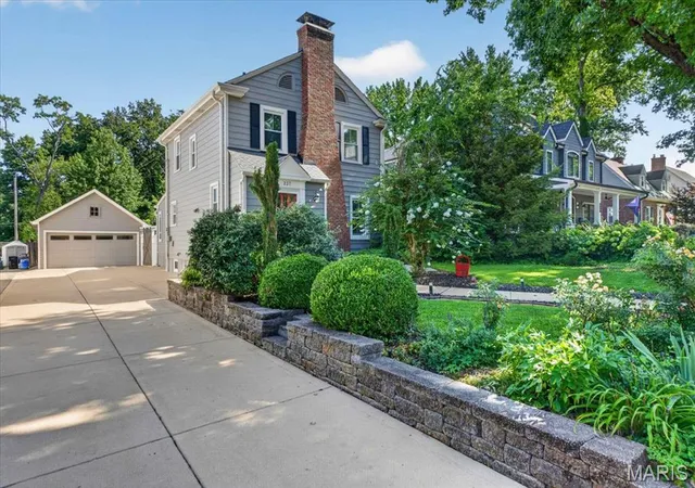 Photo 3 of Sale Pending at 237 Peeke Ave, Saint Louis, MO 63122 | MLS# MIS26060093 | Listing updated on 2026-09-17
