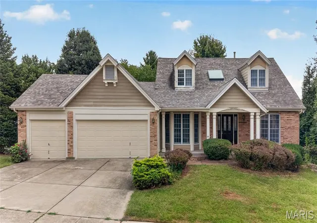 Photo 2 of Single family home for sale at 4016 Hartwick Ct, Florissant, MO 63034 | MLS# MIS26060109 | Listing updated on 2026-09-18