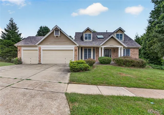 Photo 3 of Single family home for sale at 4016 Hartwick Ct, Florissant, MO 63034 | MLS# MIS26060109 | Listing updated on 2026-09-18