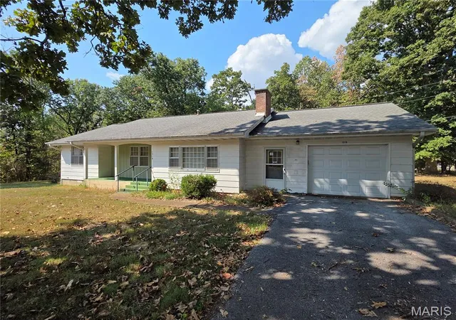Photo 2 of Single family home for sale at 1319 Briarwood Dr, Houston, MO 65483 | MLS# MIS26060115 | Listing updated on 2026-09-17