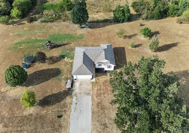 Photo 2 of Single family home for sale at 13757 Grouse Ln, Lebanon, MO 65536 | MLS# MIS26060143 | Listing updated on 2026-09-17