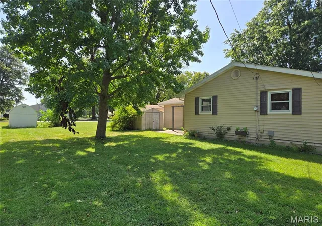 Photo 3 of Single family home for sale at 410 S Monroe St, Monroe City, MO 63456 | MLS# MIS26060160 | Listing updated on 2026-09-18