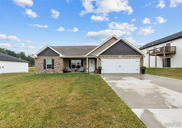 Single family home for sale at 3829 Silverton Cir, Cape Girardeau, MO 63701 | MLS# MIS26060179