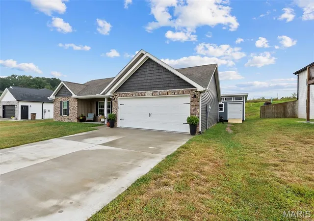 Photo 3 of Single family home for sale at 3829 Silverton Cir, Cape Girardeau, MO 63701 | MLS# MIS26060179 | Listing updated on 2026-09-17