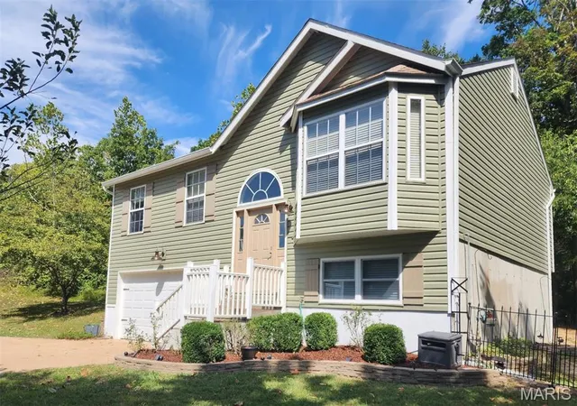 Photo 2 of Single family home for sale at 3605 N Meadow Ml Dr, Arnold, MO 63010 | MLS# MIS26060232 | Listing updated on 2026-10-05