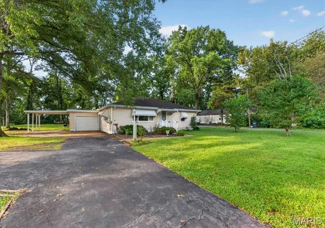 Photo 4 of Manufactured home for sale at 200 Ross Ln, Belleville, IL 62220 | MLS# MIS26060243 | Listing updated on 2026-09-17