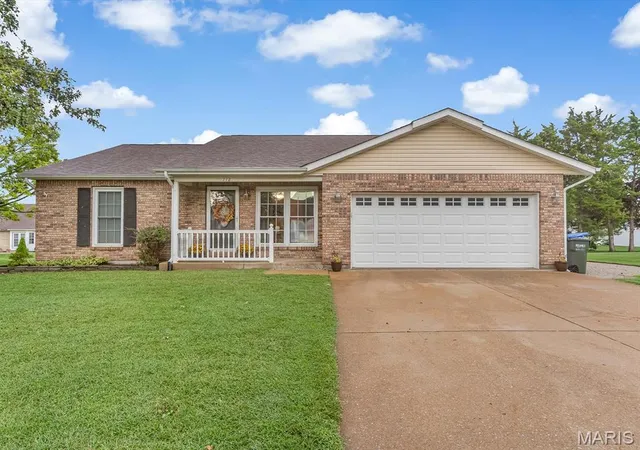 Single family home for sale at 112 Jefferson, Waterloo, IL 62298 | MLS# MIS26060249