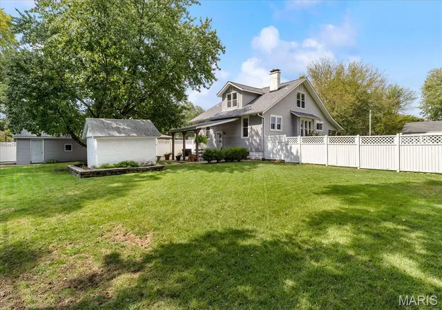 Photo 2 of Single family home for sale at 1916 N Charles St, Belleville, IL 62221 | MLS# MIS26060262 | Listing updated on 2026-09-22