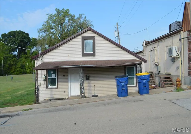 Photo 2 of Single family home for sale at 502 S Adams St, Festus, MO 63028 | MLS# MIS26060272 | Listing updated on 2026-09-17