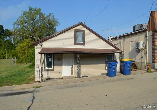 Photo 4 of Single family home for sale at 502 S Adams St, Festus, MO 63028 | MLS# MIS26060272 | Listing updated on 2026-09-17