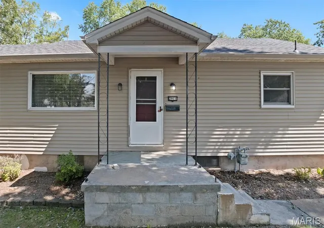 Photo 2 of Single family home for sale at 2911 Fredericka St, Belleville, IL 62226 | MLS# MIS26060292 | Listing updated on 2026-09-17