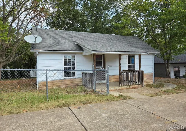 Photo 1 of Single family home for sale at 320 Meadow St, Park Hills, MO 63601 | MLS# MIS26060324 | Listing updated on 2026-09-17
